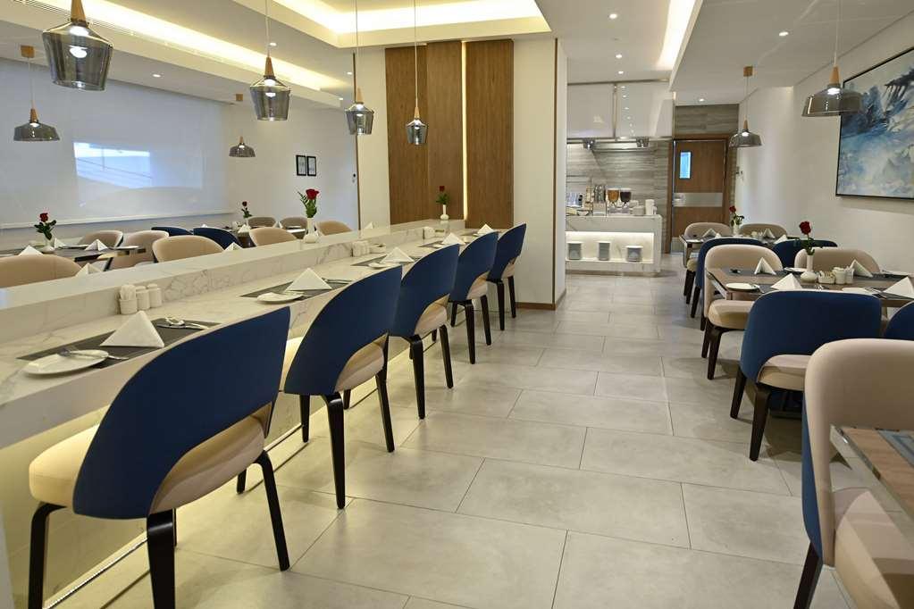 Comfort Hotel Jeddah King Road レストラン 写真